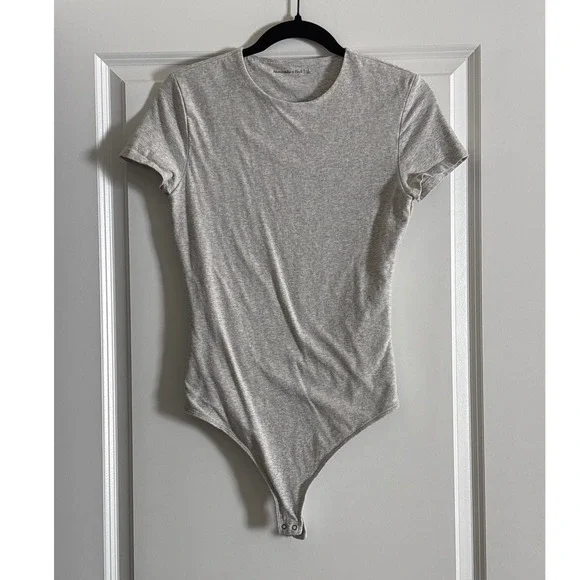 Abercrombie & Fitch Heather Grey Short Sleeve Cotton Blend Crew Neck Bodysuit - Picture 5 of 8
